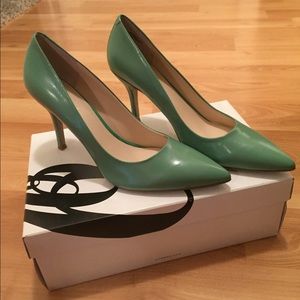 New Nine West Green Heels